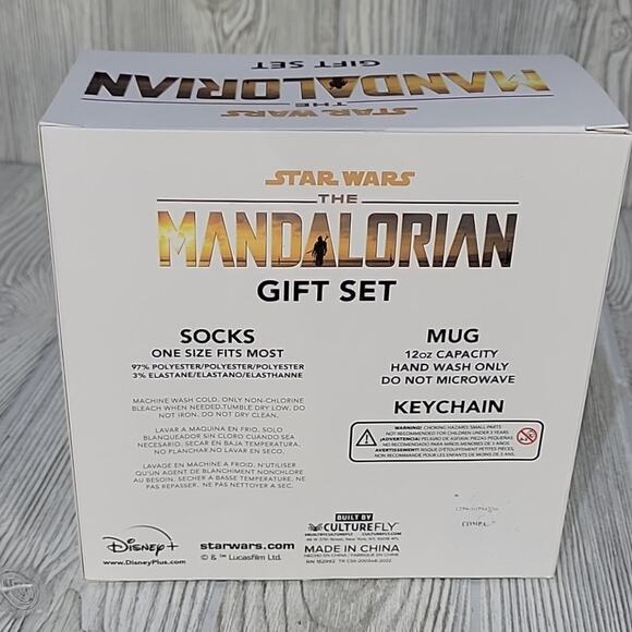 Star Wars The Mandalorian Gift Set Bundle, Baby Yoda, Coffe Mug, Keychain, Socks - Picture 3 of 5